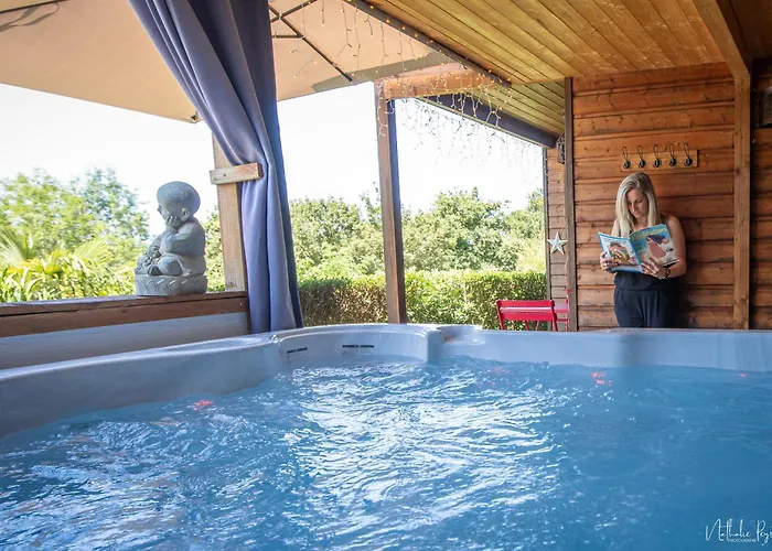 Guest house Avec Jacuzzi Privatif Fichous-Riumayou